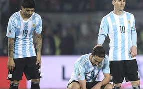 Dư âm Copa America 2015: Martino cần giúp Higuain hết 'bắn chim'