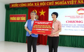 Thành phố Hồ Chí Minh trao hơn 10 tỷ đồng cho Lâm Đồng khắc phục thiệt hại do thiên tai