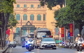 Công an Hà Nội diễn tập phương án dẫn đoàn, xếp xe phục vụ Đại hội XIV của Đảng