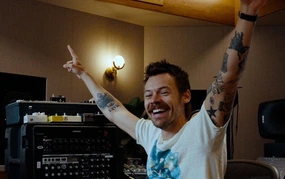 Harry Styles "mở lòng" với âm thanh mới táo bạo