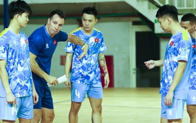 Futsal Việt Nam quyết tranh ngôi đầu bảng với Thái Lan