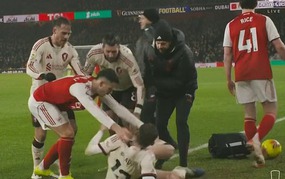 Sao Arsenal có hành vi 'đáng xấu hổ' trong trận hòa thất vọng với Liverpool