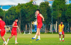 Tin nóng bóng đá Việt hôm nay 13/10: HLV Polking bỏ ngỏ khả năng Đình Bắc ra sân; CLB SHB Đà Nẵng khiếu nại trọng tài