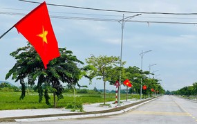 Ngắm “Đường cờ Tổ quốc”, điểm nhấn cho diện mạo nông thôn