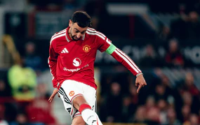 Rooney: "Carrick cần loại Bruno Fernandes khỏi đội hình ngay trước khi anh ta bùng nổ"