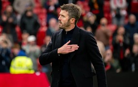 MU tiếp tục chìm trong khủng hoảng, Michael Carrick dốc lời gan ruột