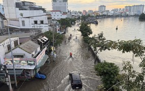 Triều cường gây ngập nhiều tuyến đường phía Nam TP. Hồ Chí Minh