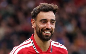 HLV Carrick ra quyết định quan trọng về Bruno Fernandes ở MU