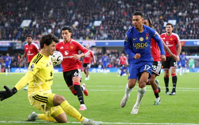 Kết quả bóng đá: Martinez nhận thẻ đỏ, MU nhận thất bại trước Chelsea