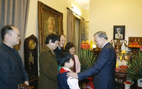 Tổng Bí thư thắp hương tưởng nhớ các đồng chí lãnh đạo Đảng, Nhà nước đã từ trần