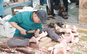 Linh vật ngựa viết tiếp hành trình hồi sinh từ củi lũ