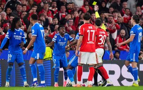 Mourinho bị đuổi, trận đấu của Real Madrid tạm dừng gần 10 phút vì Vinicius bị phân biệt chủng tộc