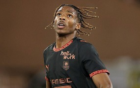 Ngôi sao trị giá 60 triệu bảng Liverpool vừa 'nẫng tay trên' của Chelsea là ai?