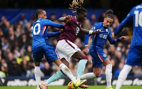 Lại bị đuổi nguời, Chelsea bị đội áp chót BXH cầm hòa ở Ngoại hạng Anh