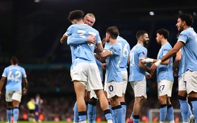 Haaland cũng có ngày thành vệ sĩ của Man City
