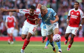 Cuộc đua vô địch Ngoại hạng Anh: Arsenal và Man City cùng có quyền tự quyết