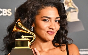 Nghệ sĩ mới xuất sắc nhất Grammy: Olivia Dean - Hình mẫu mới của làng nhạc