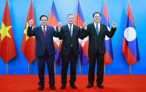 Thủ tướng ba nước Việt Nam - Lào - Campuchia họp triển khai kết quả Cuộc gặp Người đứng đầu ba Đảng