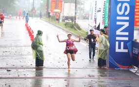 Hoàng Nguyên Thanh giành 100 triệu, Hồng Lệ phá sâu kỷ lục marathon cá nhân