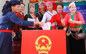 Dòng chảy lịch sử tiếp nối trong từng lá phiếu