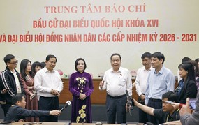 Chủ tịch Quốc hội Trần Thanh Mẫn kiểm tra công tác bầu cử tại Hà Nội
