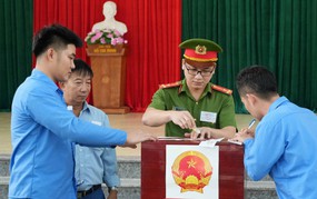 CẬP NHẬT: Những lá phiếu tại điểm bầu cử đặc biệt ở xứ Thanh