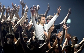 Album "Kiss All the Time. Disco, Occasionally.": Con người thật của Harry Styles