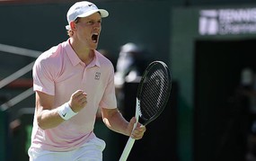 Jannik Sinner tiết lộ thay đổi quan trọng trong lối chơi để cạnh tranh với Carlos Alcaraz