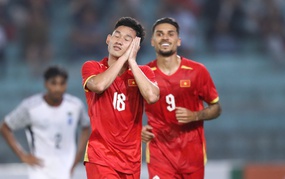 HLV Hoàng Văn Phúc: 'Cần đánh thức nền công nghiệp bóng đá'