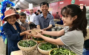 “Phở yêu thương” lần 8: Miễn phí 12.000 suất phở dành cho công nhân, người lao động