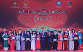 "Dưới khung trời ngát xanh" - Hành trình từ "Dế Mèn" đến Giải thưởng Sách Quốc gia