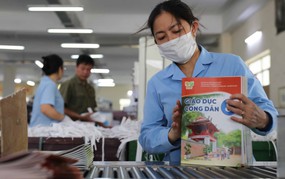 Đề xuất miễn phí sách giáo khoa trên toàn quốc từ năm học 2029–2030