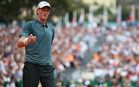 Jannik Sinner tiếp tục chiến thắng ở Monte Carlo Masters, rộng cửa cân bằng kỷ lục của Djokovic