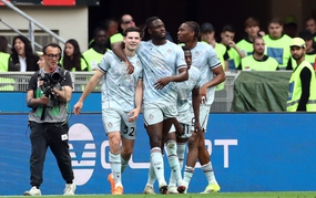 Đại thắng trên sân Chelsea, Man City phả hơi nóng vào gáy Arsenal trong cuộc đua vô địch Ngoại hạng Anh