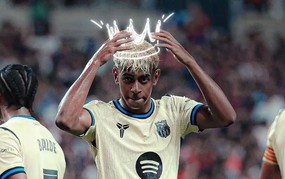 Atletico Madrid - Barcelona: Yamal bật “chế độ LeBron James”