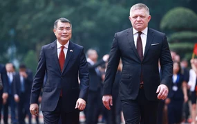 Thủ tướng Lê Minh Hưng chủ trì Lễ đón Thủ tướng Slovakia thăm chính thức Việt Nam