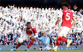 Thua Man City trong trận cầu 6 điểm, Arsenal đứng trước viễn cảnh tồi tệ nhất
