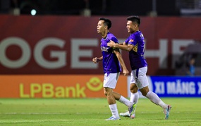 Tin nóng bóng đá Việt Nam hôm nay 26/4: U17 Việt Nam về nước; Văn Quyết bị treo giò sau trận gặp CLB Ninh Bình