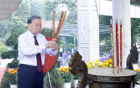Tổng Bí thư, Chủ tịch nước Tô Lâm dâng hương tưởng niệm các Anh hùng liệt sĩ tại Tây Ninh