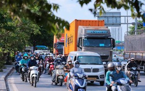 Người dân lại hối hả rời Hà Nội, bắt đầu một kỳ nghỉ mới