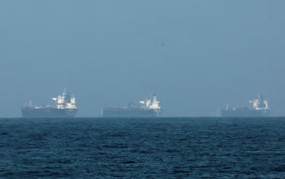 Iran cho phép tàu hàng thiết yếu qua eo biển Hormuz