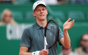 Jannik Sinner: Không bận tâm đua số 1 với Alcaraz