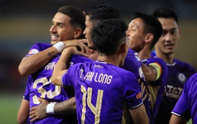 Xuân Mạnh tỏa sáng, Hà Nội FC vào top 3 V-League