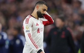 Liverpool chia tay Salah bằng cách cho ngồi dự bị?