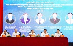 Hướng tới phát triển toàn diện con người Việt Nam trong giai đoạn mới