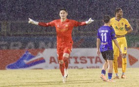 Thủ môn U23 Việt Nam lên tiếng đúng lúc tại HAGL