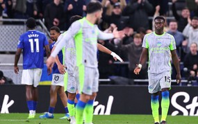 Man City mất Premier League vì “khoảnh khắc Gerrard” của Guehi?