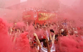 Một triệu người nhuộm đỏ London mừng Arsenal vô địch Ngoại hạng Anh
