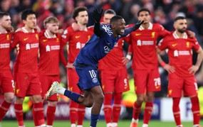 Hiện tượng: PSG chống lại thế lực Premier League