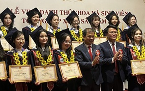 Tôn vinh hiền tài vì sự phát triển bền vững của Thủ đô